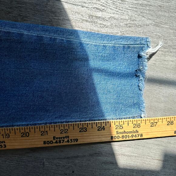 Levi's Mom Jeans High Rise 24 - Picture 12 of 14